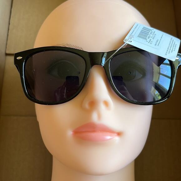 Square Sunglasses Black 100% UVA UVB Protection - Picture 3 of 8